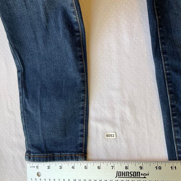 Universal Thread Women Skinny Jeans size 10 / 30R Blue Mid Rise Boot Cut - Picture 7 of 10